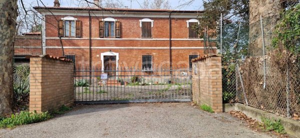 casa indipendente in vendita a Cesena in zona Ponte Pietra