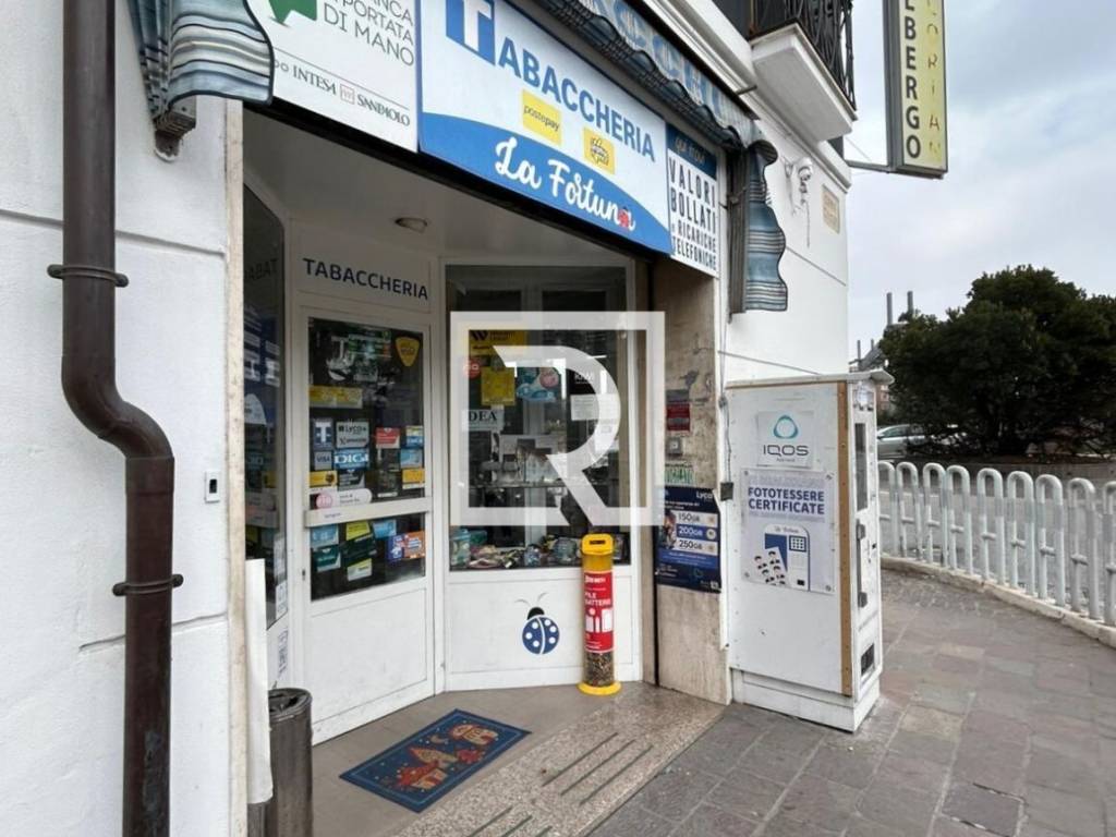 negozio in vendita a Cesena in zona Cesuola