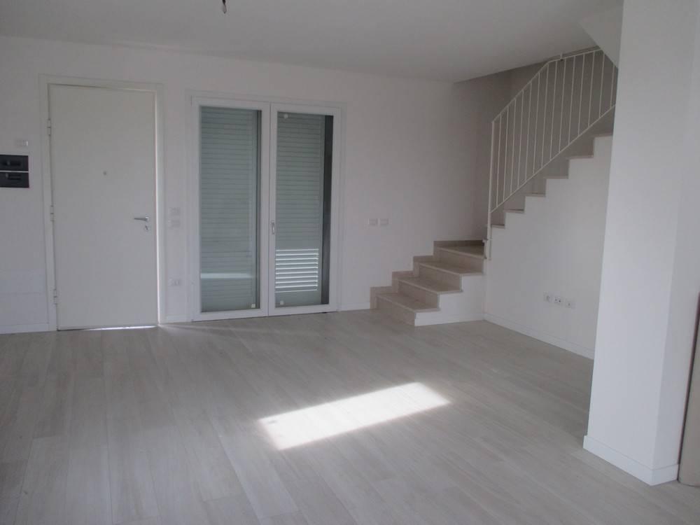 casa indipendente in vendita a Cesena