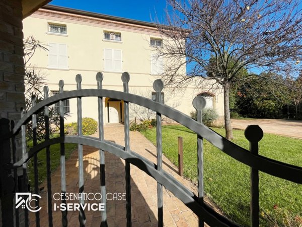 casa indipendente in vendita a Cesena in zona Centro Storico