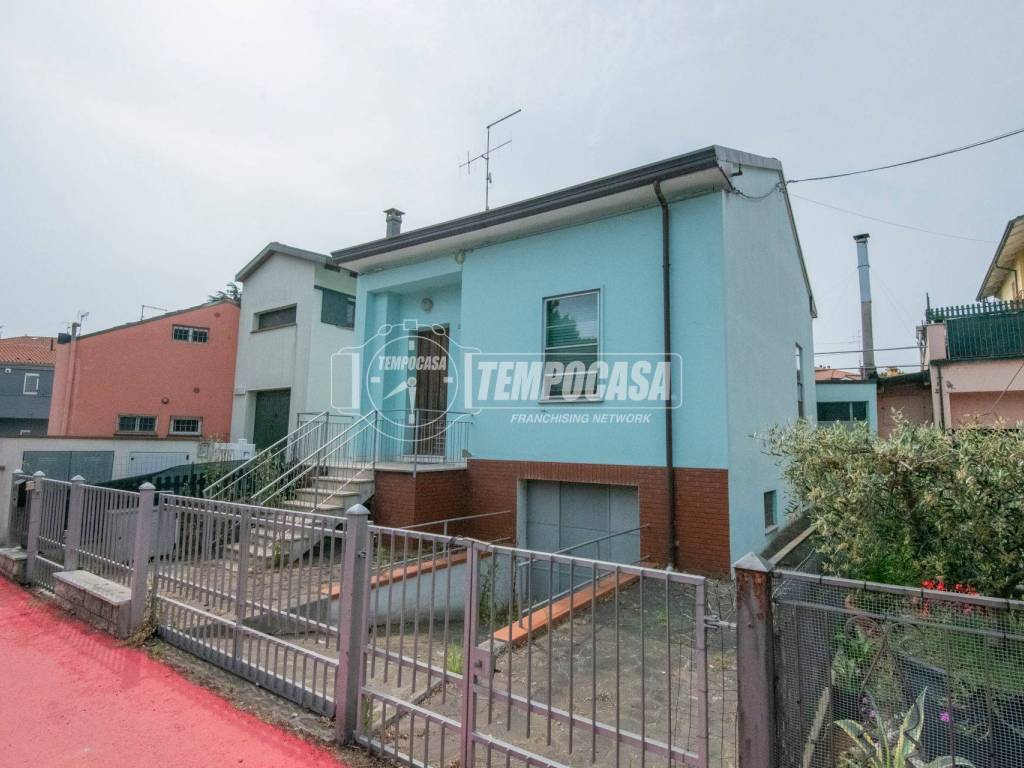 casa indipendente in vendita a Cesena in zona Sant'Egidio