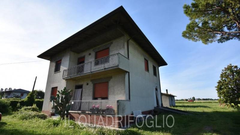 casa indipendente in vendita a Cesena in zona Marcorano