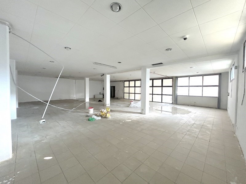 negozio in vendita a Cesena