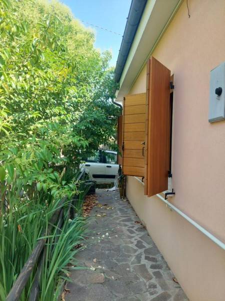 casa indipendente in vendita a Cesena in zona Cesuola
