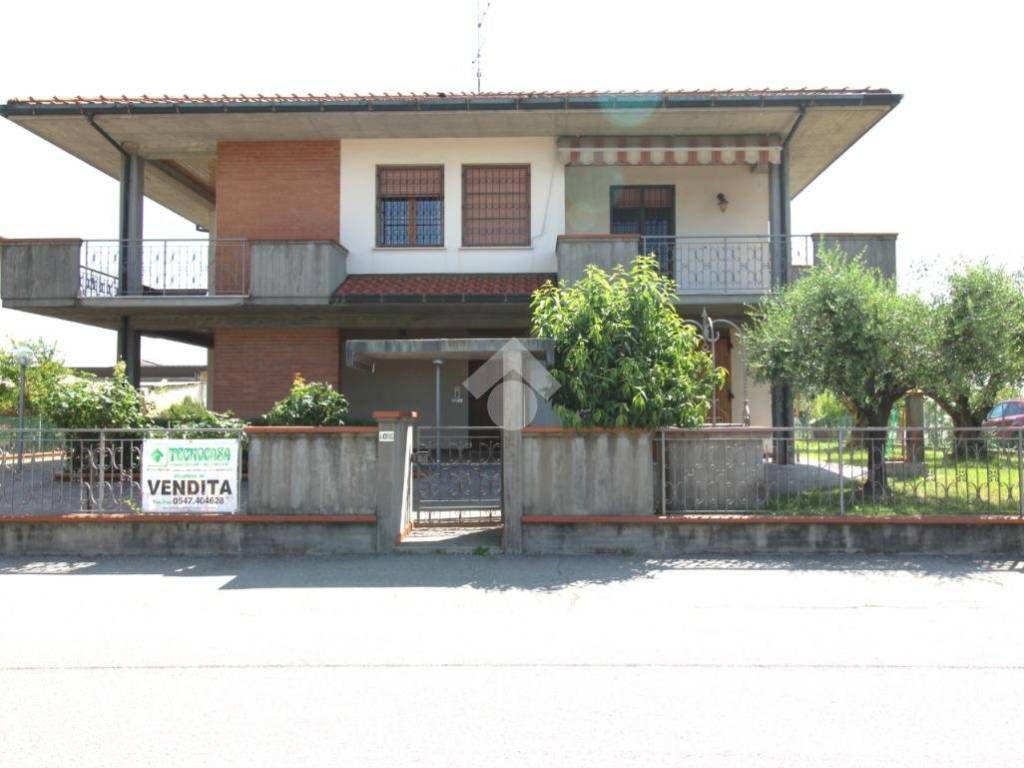 casa indipendente in vendita a Cesena in zona Calabrina