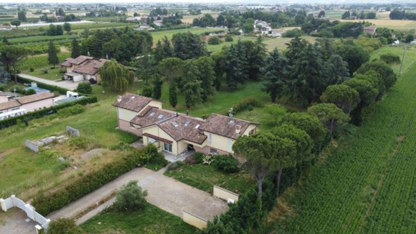 casa indipendente in vendita a Cesena