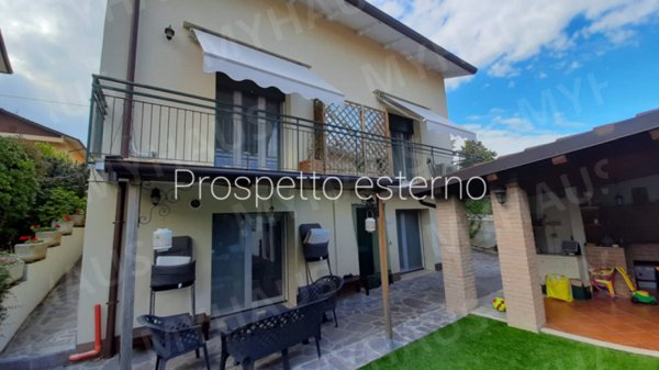 casa indipendente in vendita a Cesena