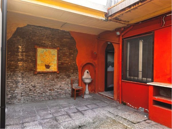 casa indipendente in vendita a Cesena in zona Centro Storico