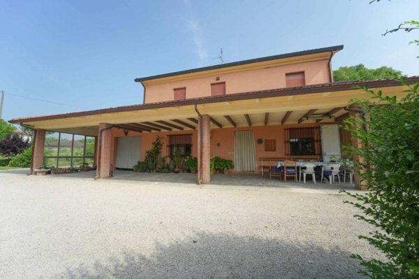 casa indipendente in vendita a Cesena in zona Ruffio