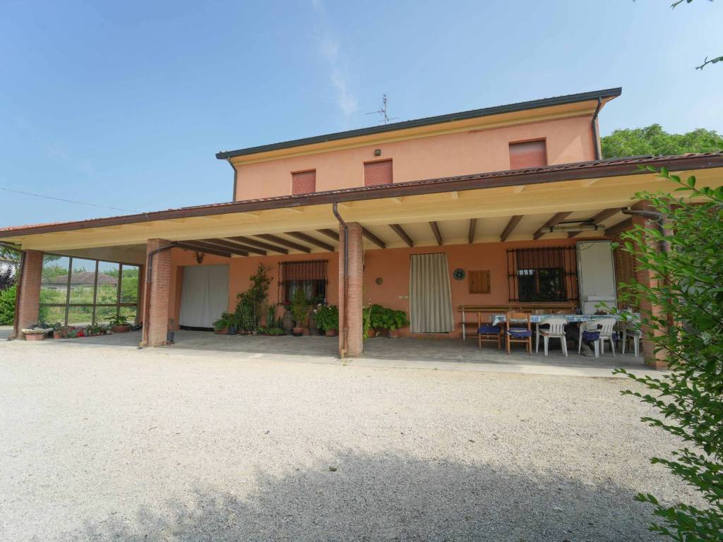 casa indipendente in vendita a Cesena in zona Bulgarnò