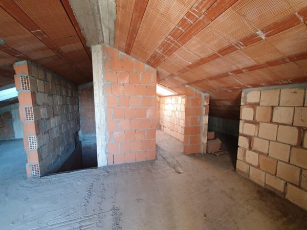 casa indipendente in vendita a Cesena in zona Ponte Pietra