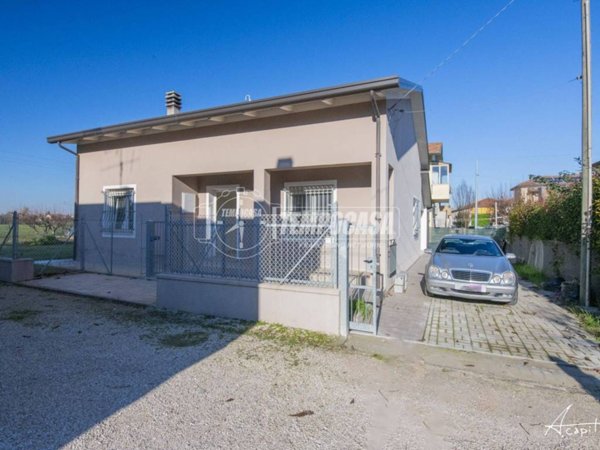 casa indipendente in vendita a Cesena in zona San Giorgio