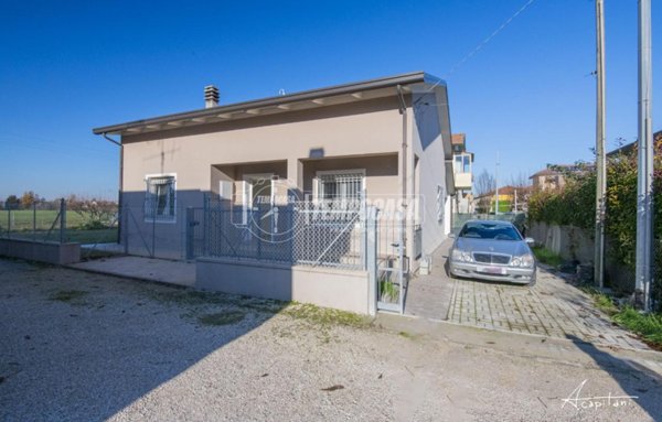 casa indipendente in vendita a Cesena in zona San Giorgio