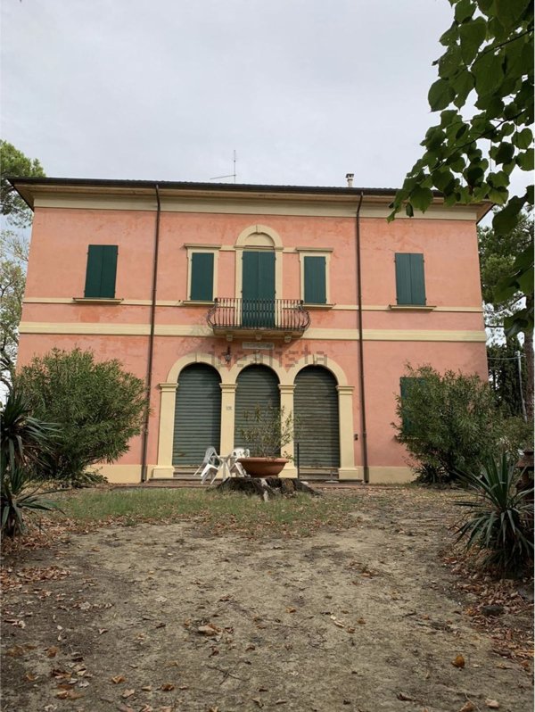 casa indipendente in vendita a Cesena in zona Centro Storico
