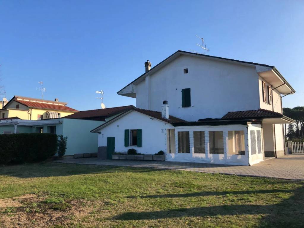 casa indipendente in vendita a Cesena in zona Carpineta