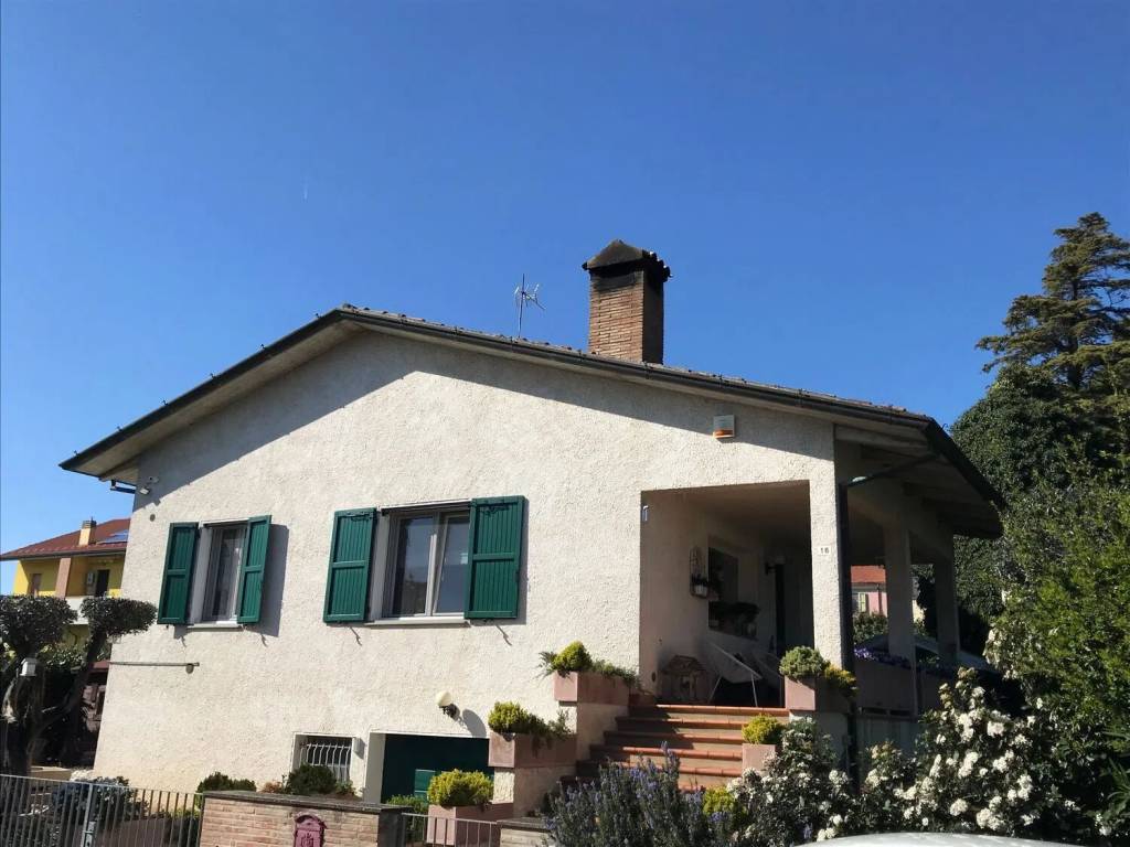 casa indipendente in vendita a Cesena in zona Oltresavio