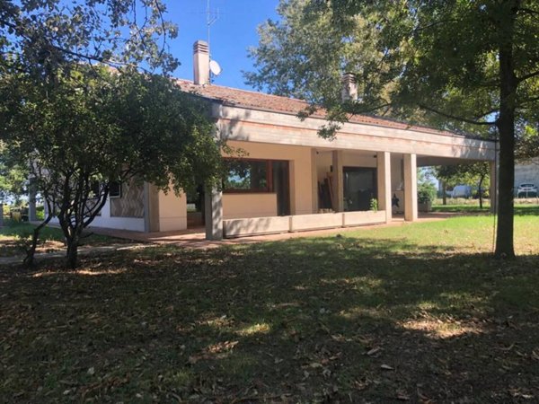 casa indipendente in vendita a Cesena in zona Settecrociari