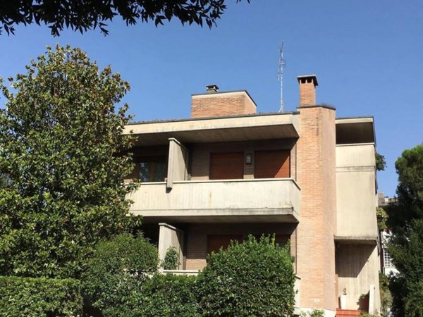 casa indipendente in vendita a Cesena in zona Centro Storico