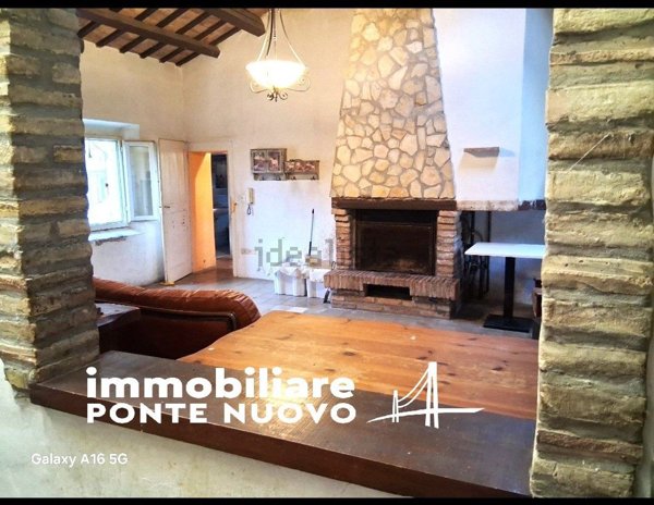 casa indipendente in vendita a Cesena in zona Roversano