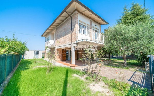 casa indipendente in vendita a Cesena