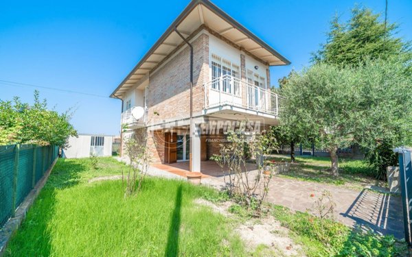 casa indipendente in vendita a Cesena