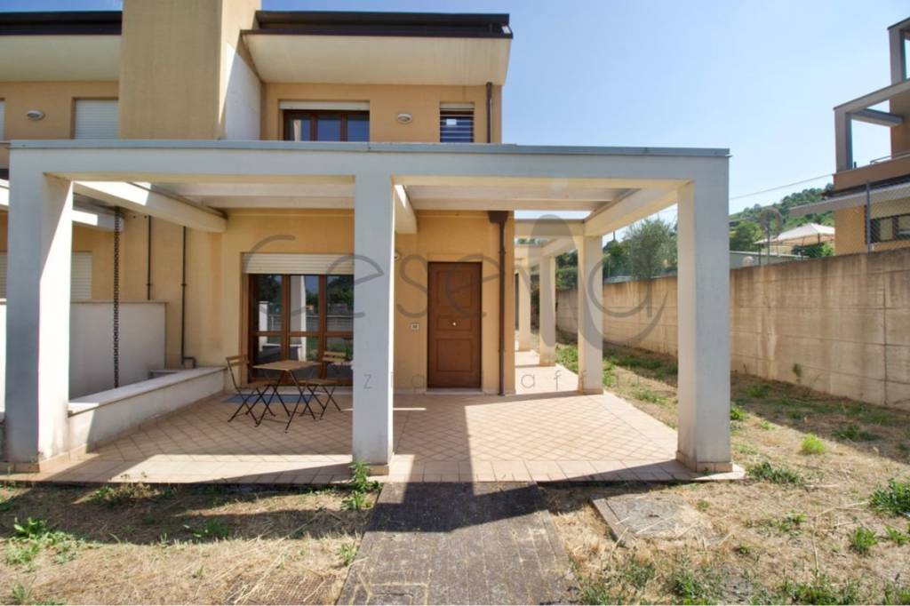 casa indipendente in vendita a Cesena in zona Borello