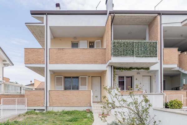 casa indipendente in vendita a Cesena in zona Marcorano