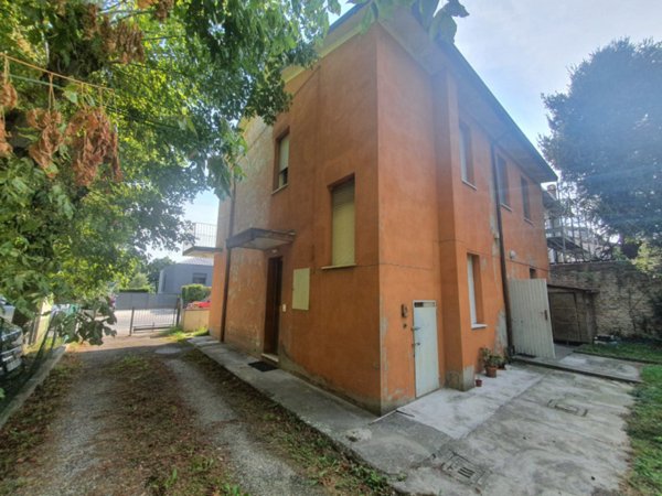 casa indipendente in vendita a Cesena in zona Ponte Pietra