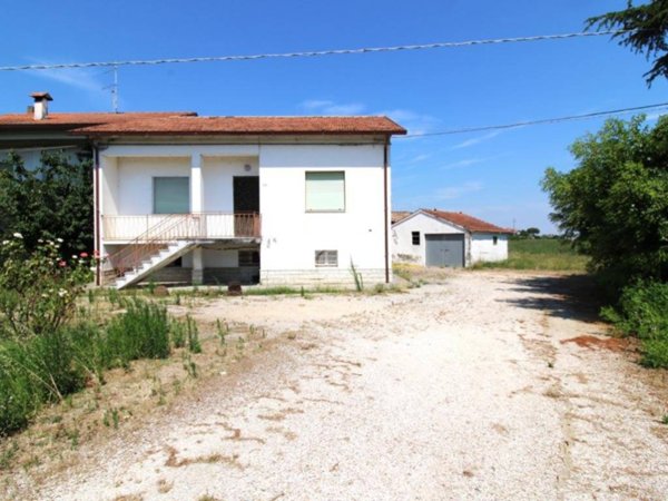 casa indipendente in vendita a Cesena in zona Calabrina