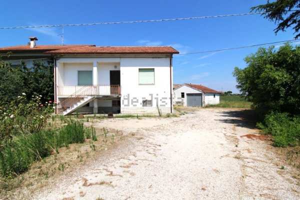 casa indipendente in vendita a Cesena in zona Calabrina