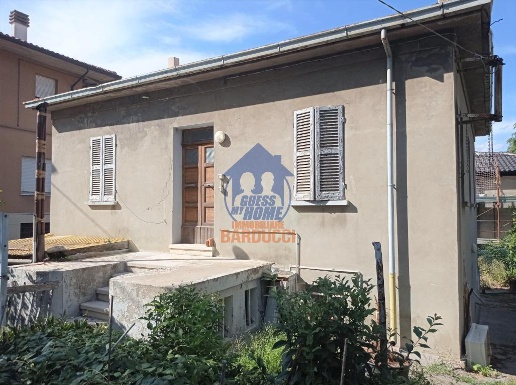 casa indipendente in vendita a Cesena in zona Centro Storico