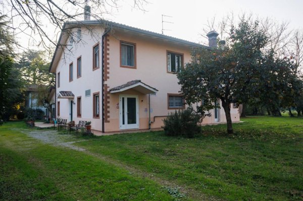 casa indipendente in vendita a Cesena in zona Roversano