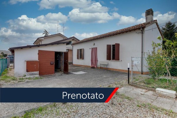 casa indipendente in vendita a Cesena in zona Tipano