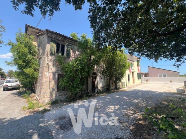 casale in vendita a Cesena in zona Pievesestina
