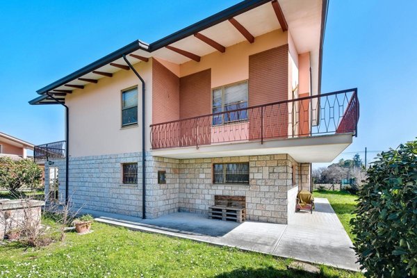 casa indipendente in vendita a Cesena