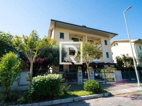 casa indipendente in vendita a Cesena in zona Centro Storico