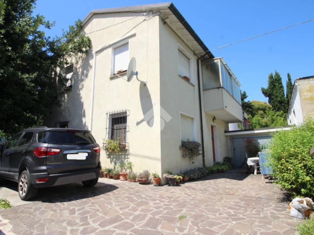 casa indipendente in vendita a Cesena