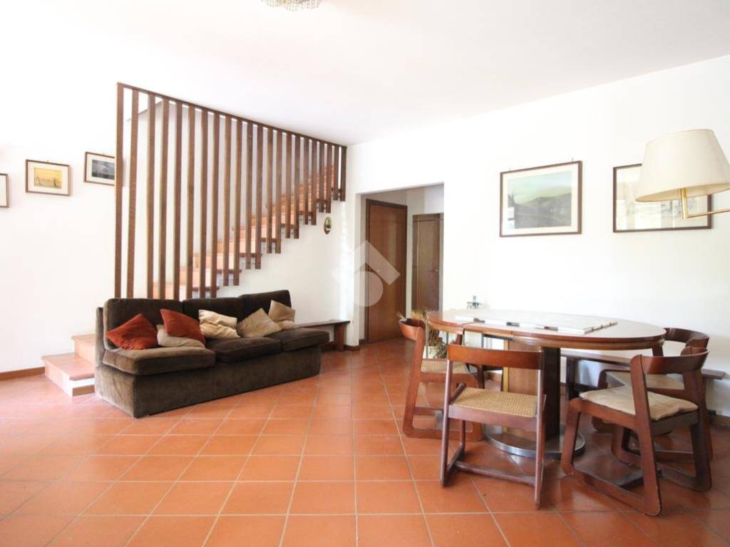 casa indipendente in vendita a Cesena in zona Fiorenzuola