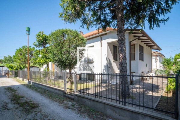 casa indipendente in vendita a Cesena in zona Fiorenzuola