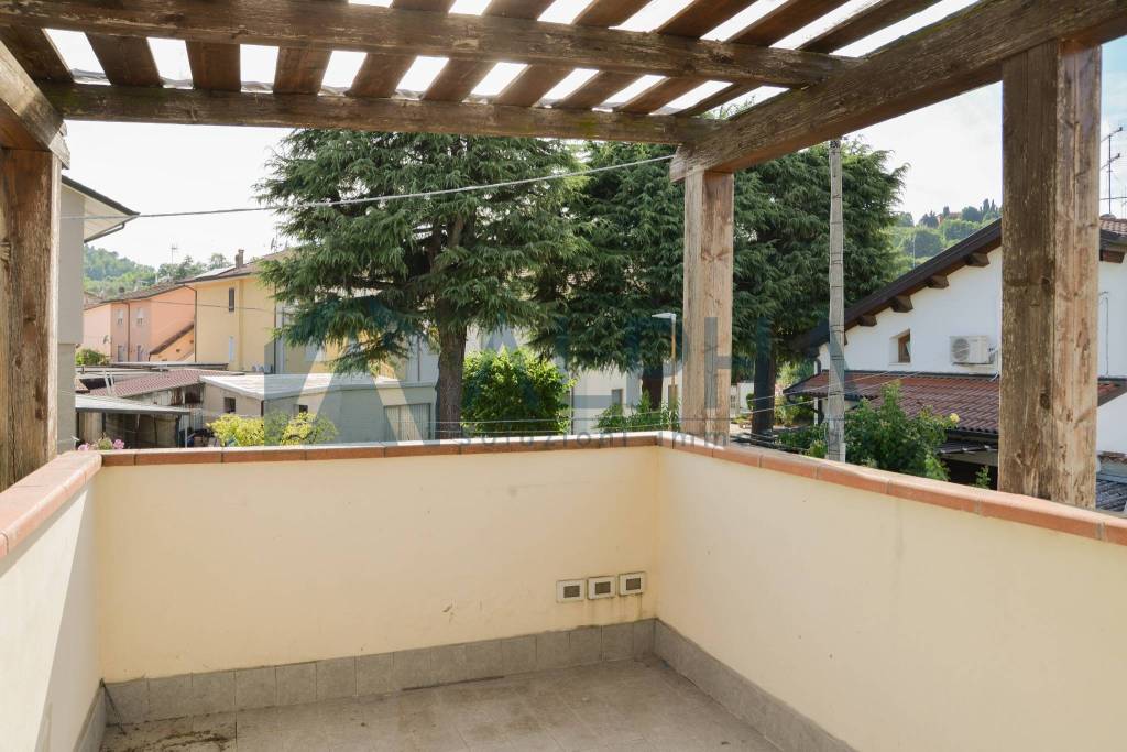 casa indipendente in vendita a Cesena in zona Cesuola