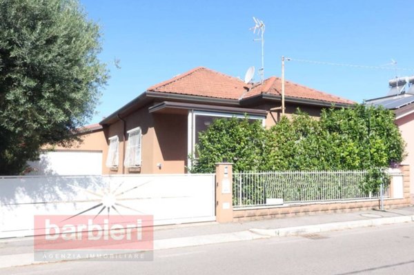 casa indipendente in vendita a Cesena in zona Calabrina