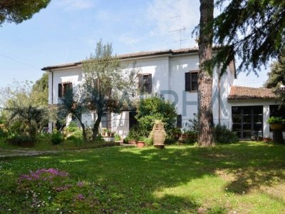 casa indipendente in vendita a Cesena in zona Ponte Pietra