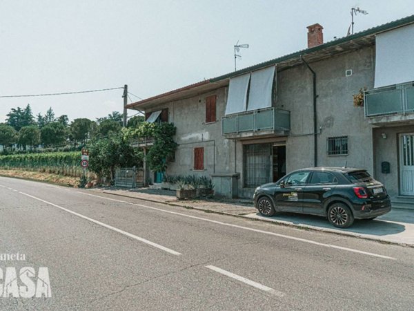 casa indipendente in vendita a Cesena in zona Oltresavio