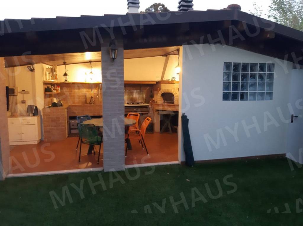 casa indipendente in vendita a Cesena