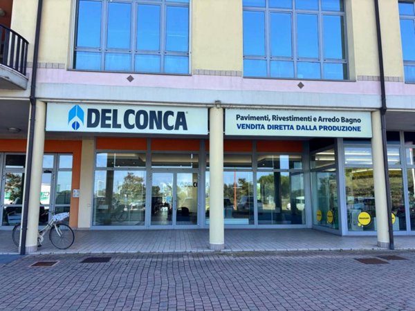 negozio in vendita a Cesena in zona Villa Chiaviche