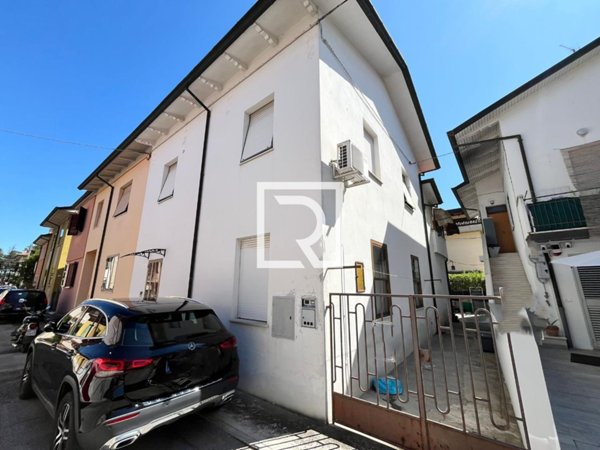 casa indipendente in vendita a Cesena in zona Fiorenzuola