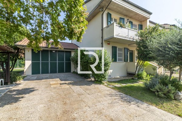 casa indipendente in vendita a Cesena
