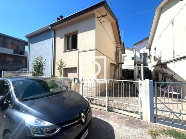 casa indipendente in vendita a Cesena in zona San Rocco