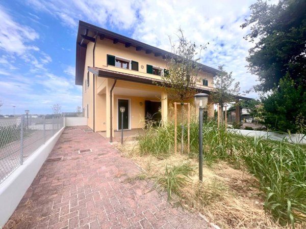 casa indipendente in vendita a Cesena in zona Pievesestina