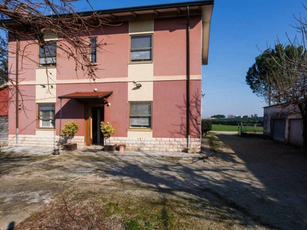 casa indipendente in vendita a Cesena in zona Pievesestina